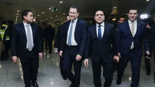 مسئولو السفارة المصرية بالجزائر يستقبلون...