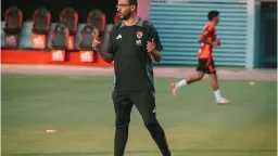 نجم الأهلي السابق يهاجم مترجم...