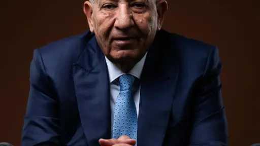 رئيس الوزراء يعيين رجل الأعمال...