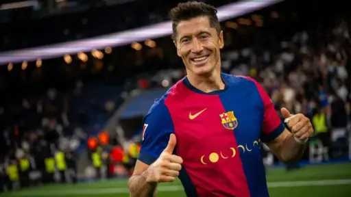 ليفاندوفسكي يقود هجوم برشلونة أمام...