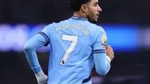 مرموش بديلاً في مباراة مانشستر...