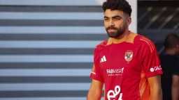 خالد عبد الفتاح يقترب من...