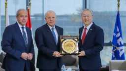 أبو ريدة يلتقي سفير كوريا...