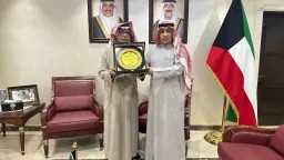 المطيرى يقدم درع جمعية المنسقين...