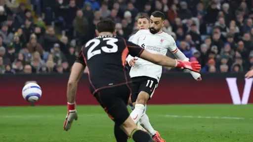 محمد صلاح يقود تشكيل ليفربول...