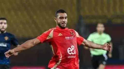 الأهلي يحسم ملف تجديد عقد...