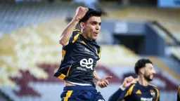 بن شرقي يحصد جائزة افضل...