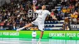 برشلونة يعلن التعاقد مع سيف...