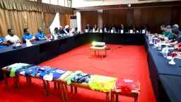 الأهلي يرتدي زيه التقليدي أمام...