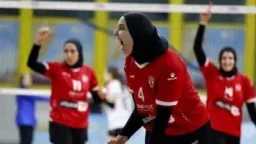 طائرة الأهلي سيدات تفوز على...