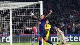 برشلونة يسحق دورتموند برباعية في...